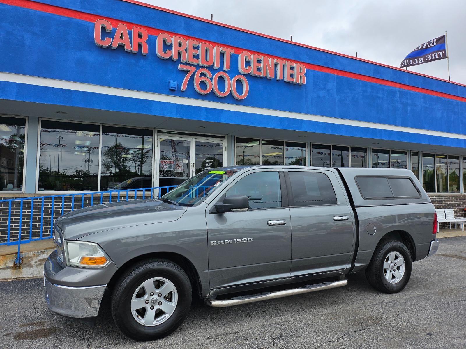 2011 GRAY Dodge Ram 1500 SLT Crew Cab 2WD (1D7RB1CP4BS) with an 4.7L V8 SOHC 16V FFV engine, 5-Speed Automatic transmission, located at 7600 S Western Ave., Chicago, IL, 60620, (773) 918-3980, 0.000000, 0.000000 - Photo #1